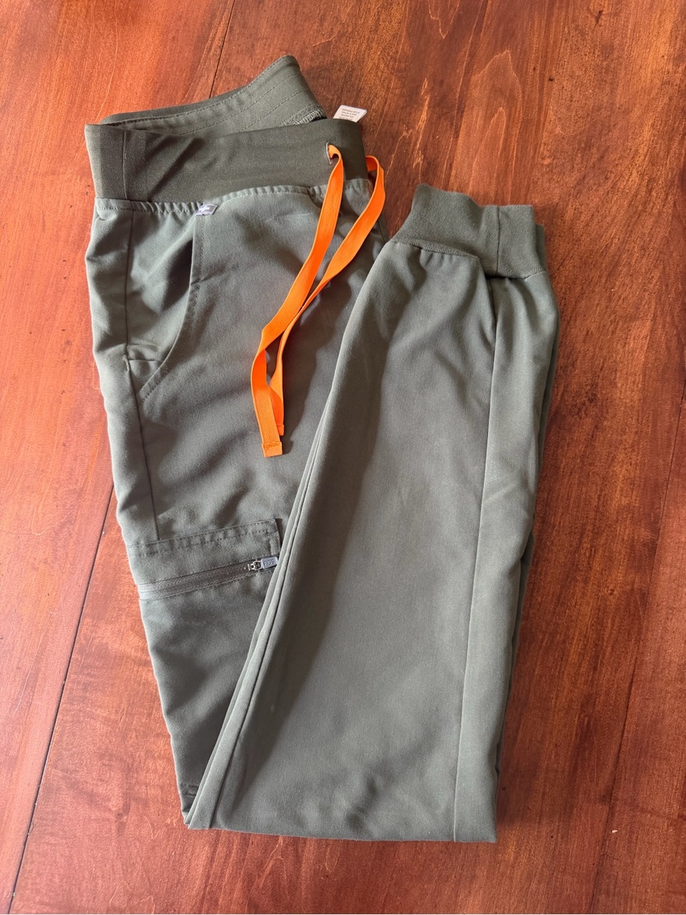 FIGS SCRUBS TALL/LONG SMALL Woman’s Olive Jogger Pants with Orange Drawstring